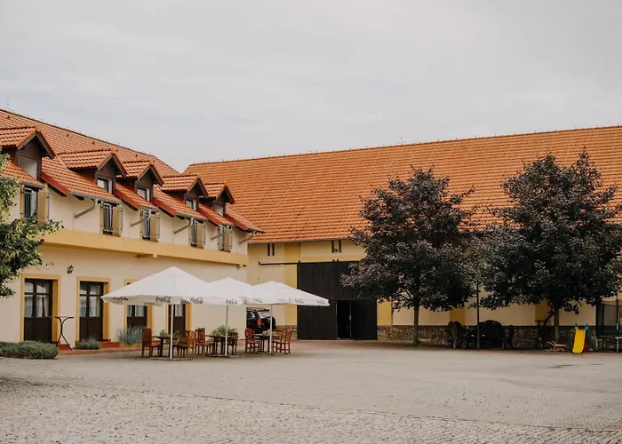 Lony Hotel Mochov