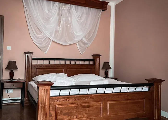 Lony Hotel Mochov