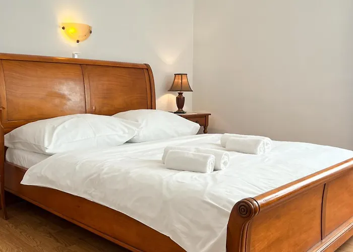 Hotel Lony Mochov