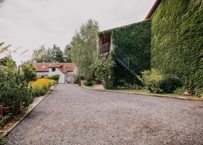Hotel Lony Mochov